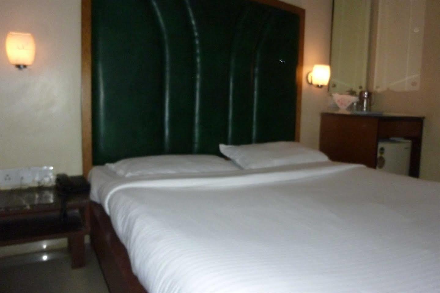 Hotel Park Shilton Mumbai Dış mekan fotoğraf